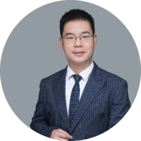 穿着西装的男人描述已自动生成